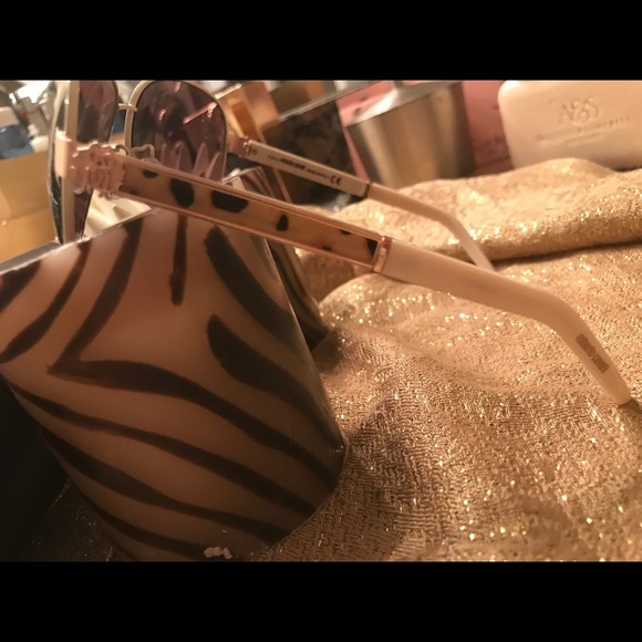 ‼️SOLD‼️NWT ROBERT CAVALLI sunglasses. SOLD‼️ - Picture 3 of 4